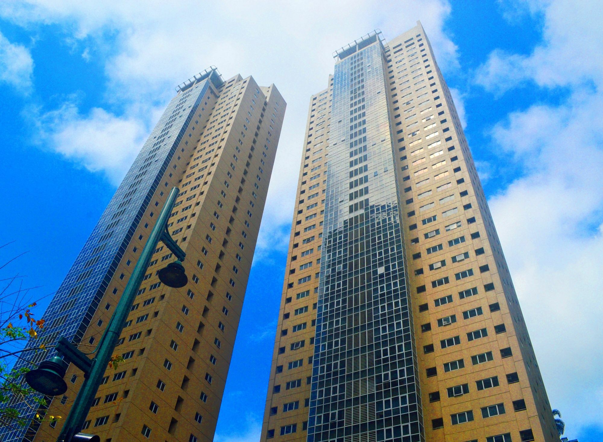 South Of Market Private Residences Тагиг Экстерьер фото